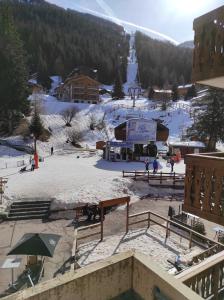 Valfréjus face à la télécabine, wifi, 2 petites chambres