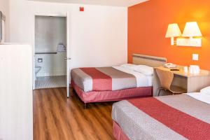 Quadruple Room room in Motel 6-Bakersfield CA - Convention Center