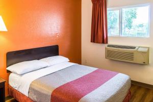 Double Room - Disability Access room in Motel 6-Bakersfield CA - Convention Center