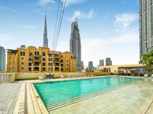 Burj Royale 2BD Apartment 21st Floor Dubai Skyline View