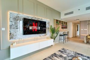 Stylish 4BR with Burj View and Dubai Mall Connection