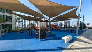 Stylish 4BR with Burj View and Dubai Mall Connection