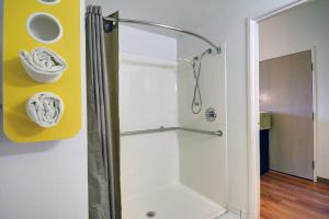 King Room - Non-Smoking room in Motel 6-Denison TX