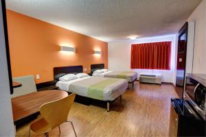Quadruple Room - Non-Smoking room in Motel 6-Houston, TX - Hobby