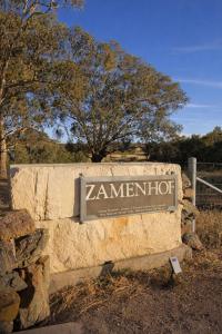 Zamenhof River Cabin - Secluded Pet & Horse-Friendly Farm Stay near Yass