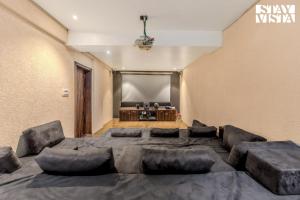 Belleza with Pool & Lawn by VEO - Part of StayVista