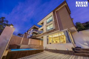 StayVista at Belleza with Pool, Lawn