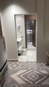 Studio with a single bed and a lounge