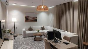 Studio with a single bed and a lounge