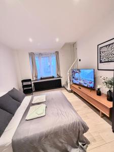 Commision cozy studio