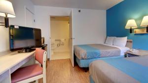 Quadruple Room - Smoking room in Motel 6-Des Moines IA - North