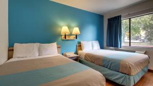 Double Room with Two Double Beds and Accessible Roll-In Shower - Non-Smoking room in Motel 6-Des Moines IA - North