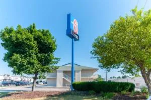 Motel 6-Farmington Hills, MI - Northwest - Farmington Hills - Whitmore Lake