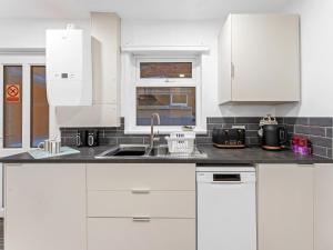 7 beds sleeps 7 Contractors Professionals & Families