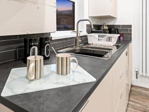 7 beds sleeps 7 Contractors Professionals & Families