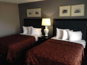 Deluxe Quadruple Room - Non-Smoking room in Motel 6-Beaumont CA