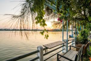 TRIPLE Riverside Villa Hotel HoiAn