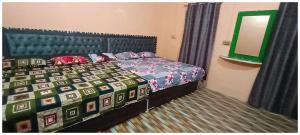 Hotel Rajshree S- Gopal N Near Mathura Railway Station - Sri Krishna Janmabhoomi - Restaurant And Free Parking - Fully Air conditioning Luxuary Room - Best Hotel