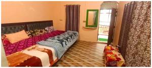 Hotel Rajshree S- Gopal N Near Mathura Railway Station - Sri Krishna Janmabhoomi - Restaurant And Free Parking - Fully Air conditioning Luxuary Room - Best Hotel