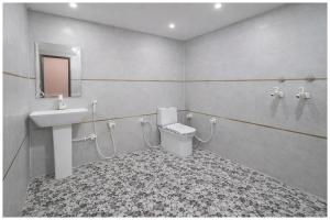 Hotel Rajshree S- Gopal N Near Mathura Railway Station - Sri Krishna Janmabhoomi - Restaurant And Free Parking - Fully Air conditioning Luxuary Room - Best Hotel