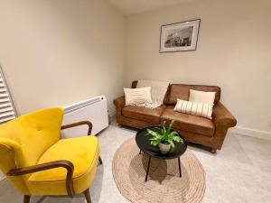 Georgian flat - 2-beds with balcony & views