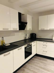 Modernes Apartment mit Balkon, 1 Schlafzimmer & großem Wohnbereich - Nähe Kaiserslautern - 3