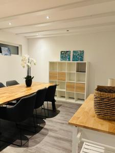 Modernes Apartment mit Balkon, 1 Schlafzimmer & großem Wohnbereich - Nähe Kaiserslautern - 3