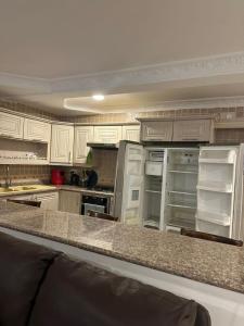 Marina Sea View 3-Bedroom Apartment