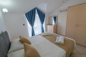 Sunset Beach Club Aqualettings Neptune 6