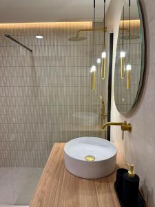 Santa Barbara ground floor luxury apartment