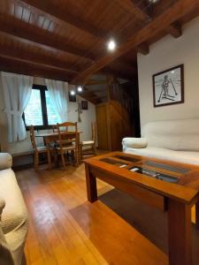 Rustic, spacious and family home 5 minutes to Baqueira