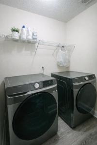 Bright 3BR Home Near Hunter AAF home