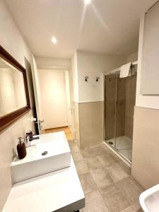 Close to the historic center with free parking