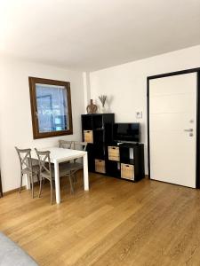 Close to the historic center with free parking