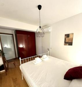 Close to the historic center with free parking