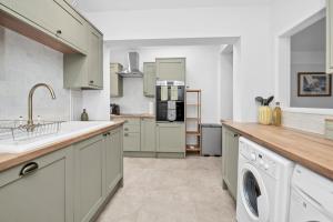 10 Mustow St - Charming 3 bed home next to the Abbey Gardens in Bury St Edmunds