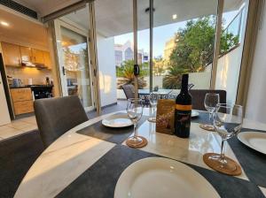 Central Station Haven - 2BED - 2BATH - Secure Parking