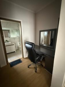 Highland Luxe Villa Clark 4BR king size bed