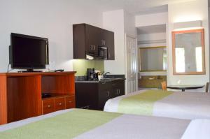 Deluxe Queen Room with Two Queen Beds - Non-Smoking room in Studio 6-Chattanooga TN - East