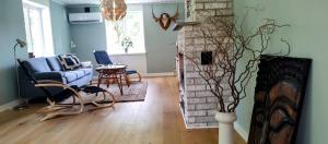 Gula huset i skogen- Skogsbruk & logi på Linderödsåsen -Yellow house in the woods