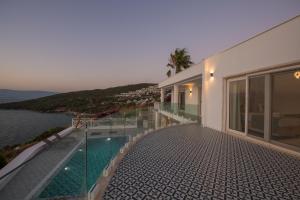 BEACH FRONT SUPER VİLLA Boss 1