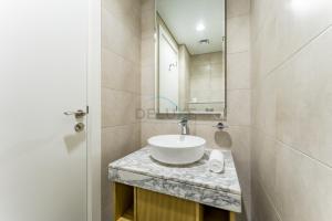 Minutes from Downtown Dubai and Burj Khalifa, Easy Metro Access, Seamless Connectivity to Marina and Palm Jumeirah - Aykon City 2 Tower C, Business Bay by Deluxe Holiday Homes