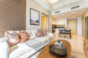 Minutes from Downtown Dubai and Burj Khalifa, Easy Metro Access, Seamless Connectivity to Marina and Palm Jumeirah - Aykon City 2 Tower C, Business Bay by Deluxe Holiday Homes