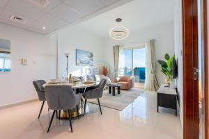 Family-Friendly Apartment, Few Minutes Drive to Dubai Marina, Miracle Garden and Mall of the Emirates - Elite Residences 4, Sports City by Deluxe Holiday Homes