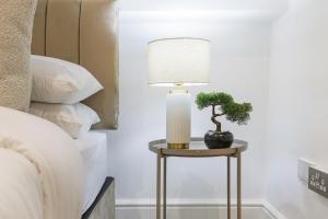 Central 3 Bedroom Next To Brighton Shopping Centre & Beach Sleep 16 Guests