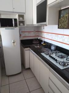 APARTAMENTO MOBILIADO 2km DA PRAIA DO FORTE