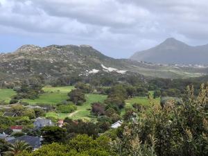 Garden apartment next to beach and Kalkbay