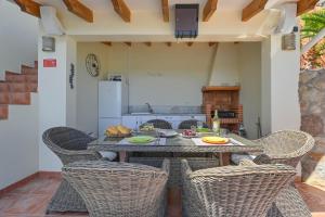 Villa Arenja mit privatem Pool, 12 Personen