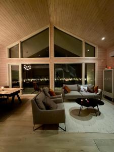 Villa Iiris - Peaceful Lapland Villa Surrounded by Nature