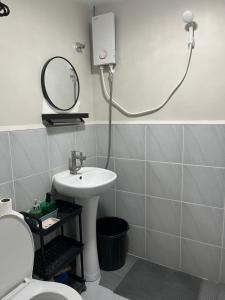 Saekyung Charming condo with pool and city views